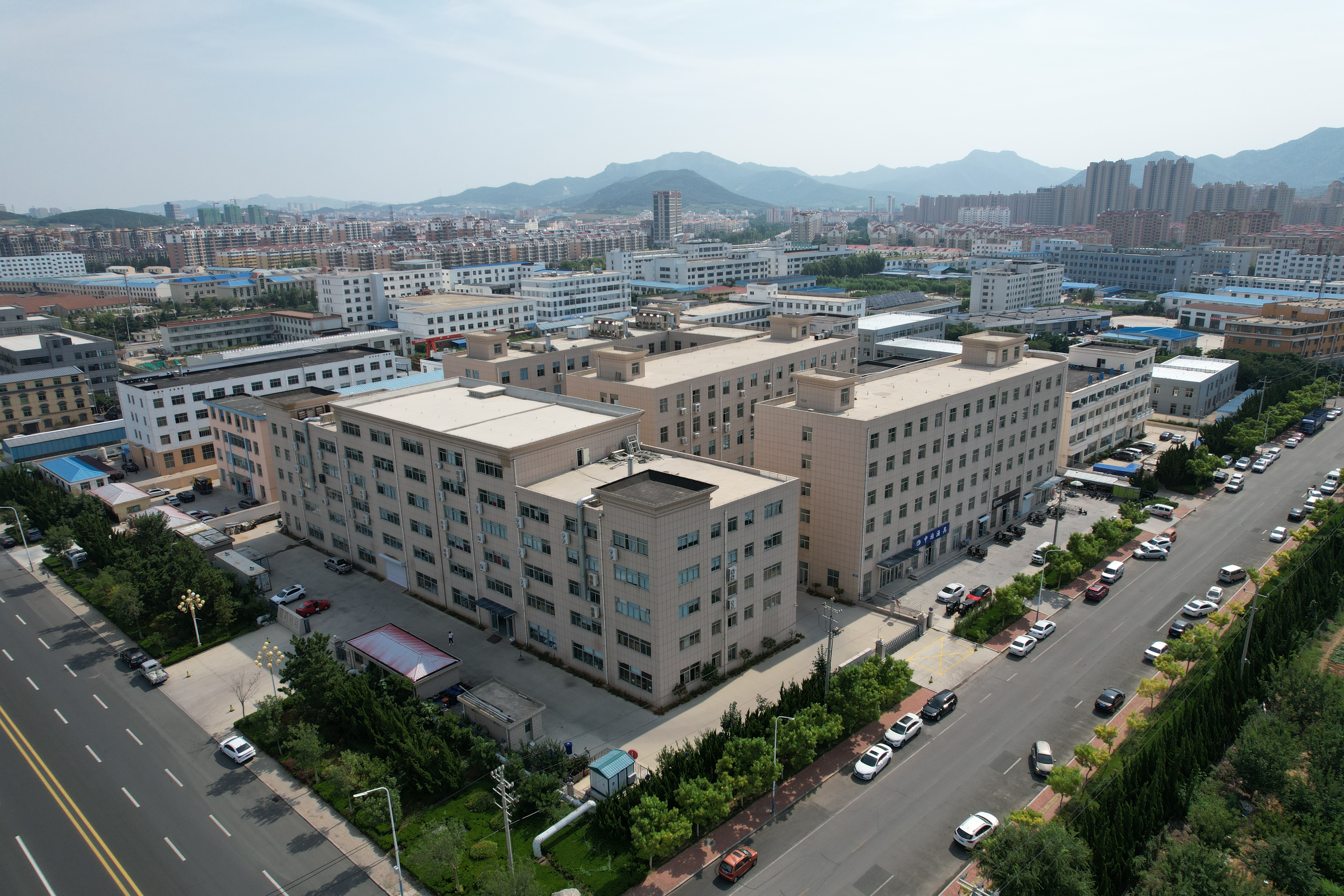 The inflatable pulp board factory area is 3000 square meters